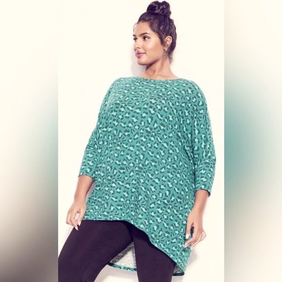 Avenue NWT hi-low top in green animal print, size 18/20 could easily fit 22/24. - Picture 2 of 9